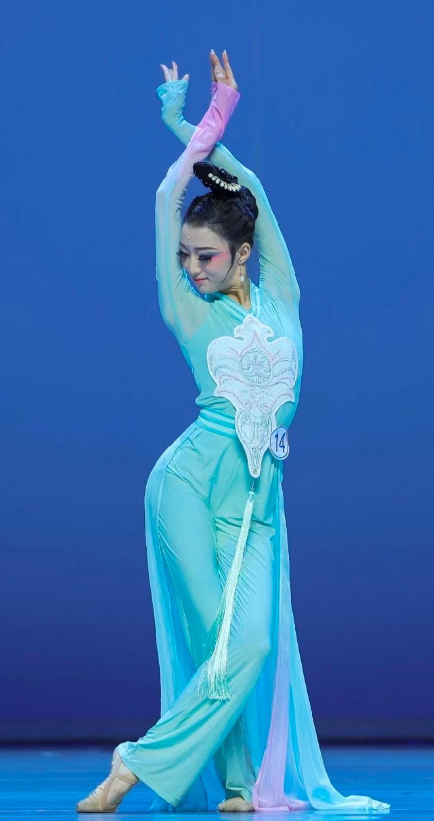 Classical Dance Heavenly Palace Silhouette Costume Han Tang Dance Green Dress Chinese Umbrella Fan Performance Outfit