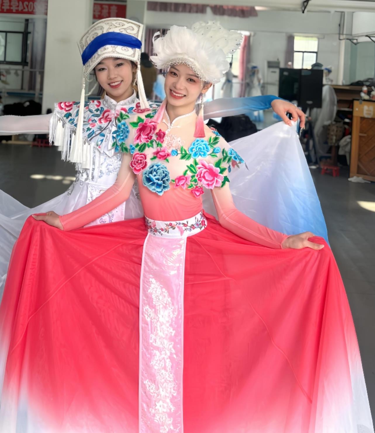 Chinese Yi Ethnic Cloud Dance Costume Group Performance Red Outfit Flowing Wide Dress Lotus Award Competition Gown