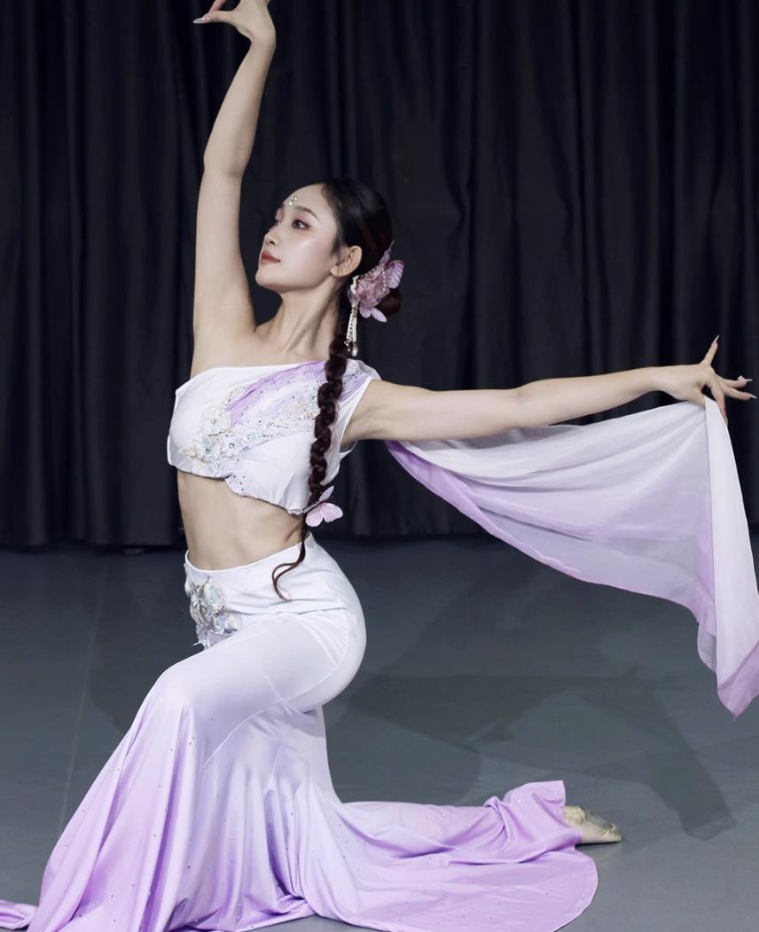 Ethnic Dai Dance Costume Chinese National Attire Yunnan Peacock Dance Performance Outfit