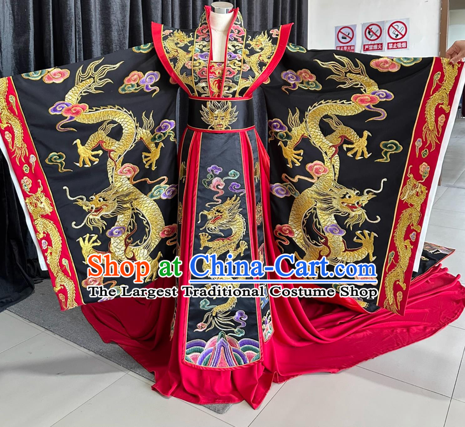 Traditional Chinese Ancient Queen Attire Tang Dynasty Empress Embroidered Luxurious Dress