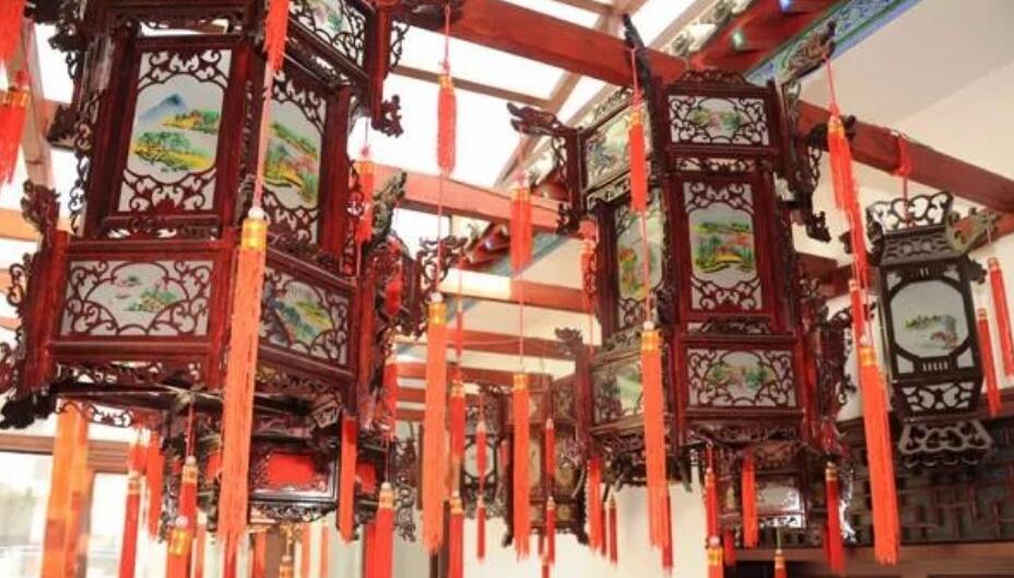 Introduction DVD of China-Cart's Top Traditional Craftsmen and Their Well-known Lanterns Handicraft